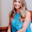 曼城足球俱乐部徽章 - 天蓝色背景上有帆船和金色星星图案